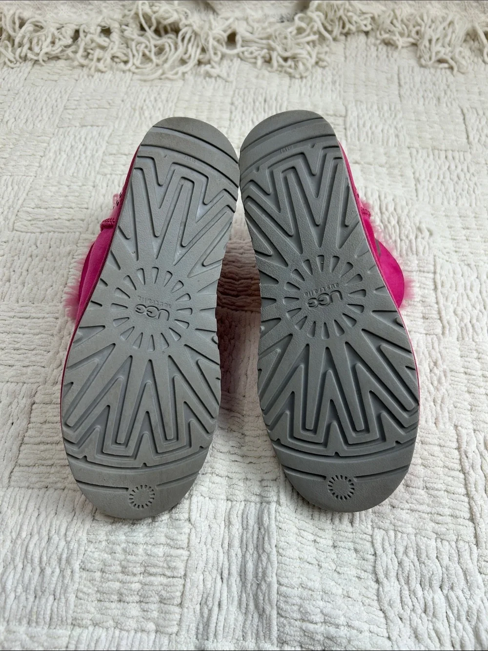 Ugh Mini Bailey Button Geo Perf Magenta Pink 10